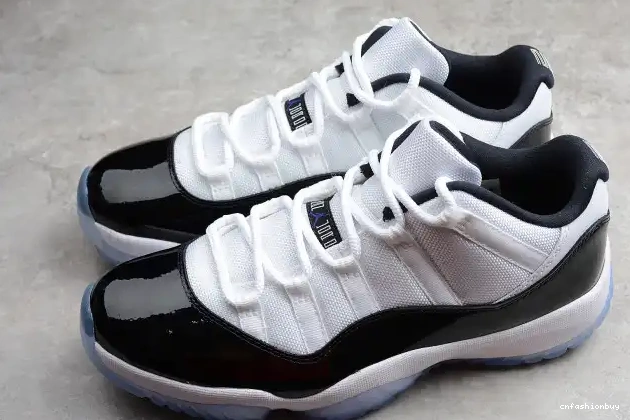 Low 528895-153 Black Air White mens 